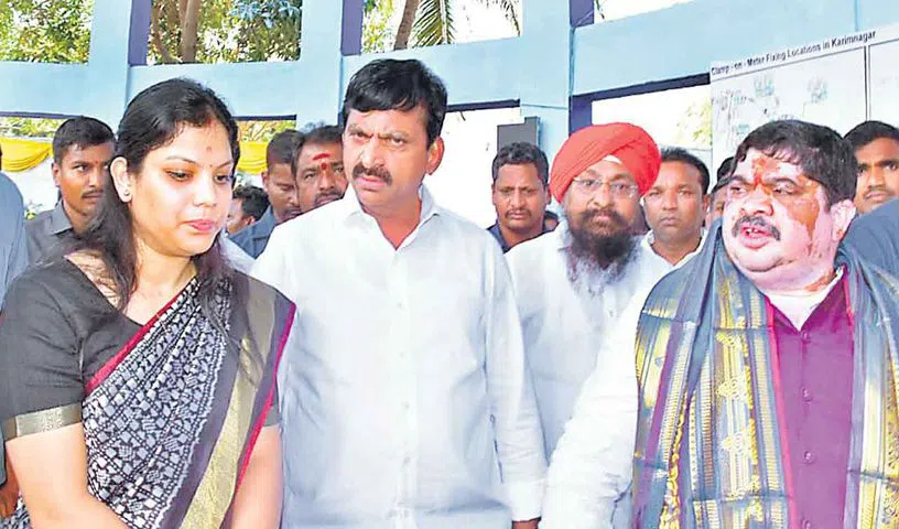 పొంగులేటి అనుచిత వ్యాఖ్యలపై కలెక్టర్ ఎమోషనల్‌ పోస్ట్‌!
