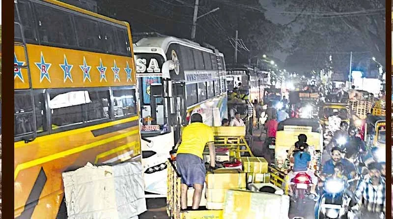 ప్రైవేటు ట్రావెల్స్ నిలువు దోపిడీ