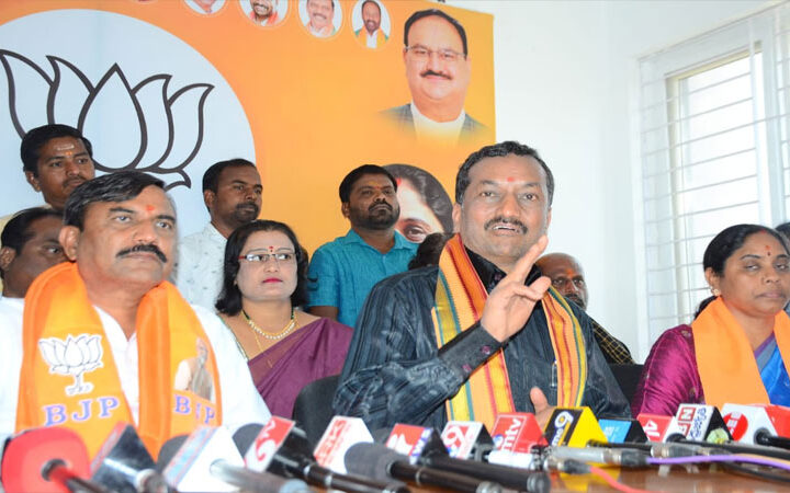 పదేళ్లు అధికారంలో ఉన్నప్పుడు రైతులు గుర్తుకు రాలేదా?