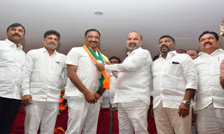 ‘ఇందిరమ్మ’ పేరు పెడితే ఇండ్లు ఇచ్చే ప్రసక్తే లేదు