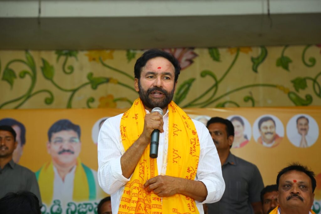 అరచేతిలో వైకుంఠం చూయిస్తుండ్రు