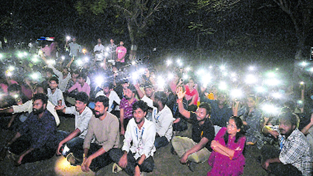 ఓయూలో ఉద్రిక్తత.. కాకతీయ వర్సిటీలో ఘర్షణ!