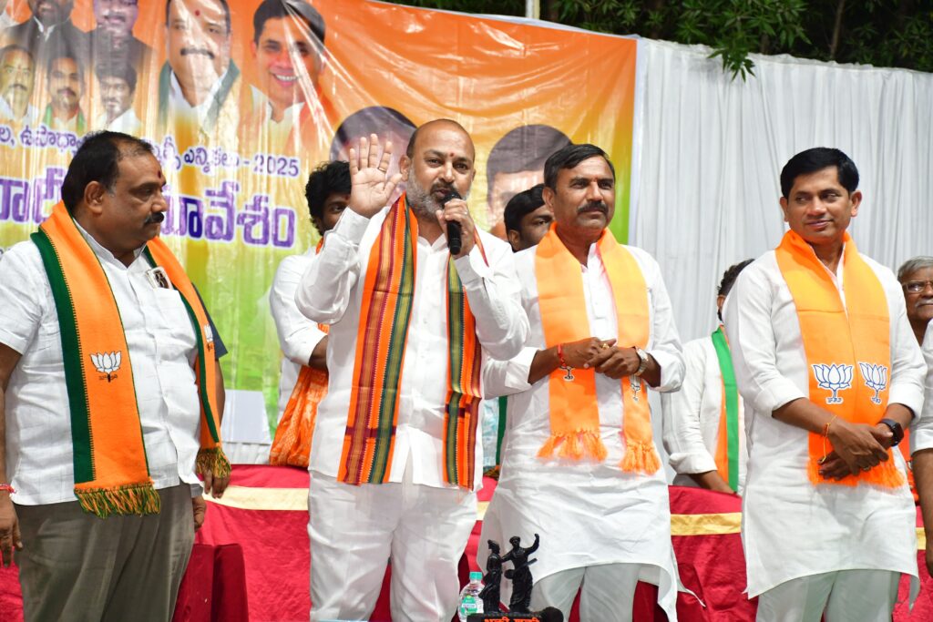 ఆధారాలున్నా కేసీఆర్ కుటుంబాన్ని అరెస్ట్ చేయరే!