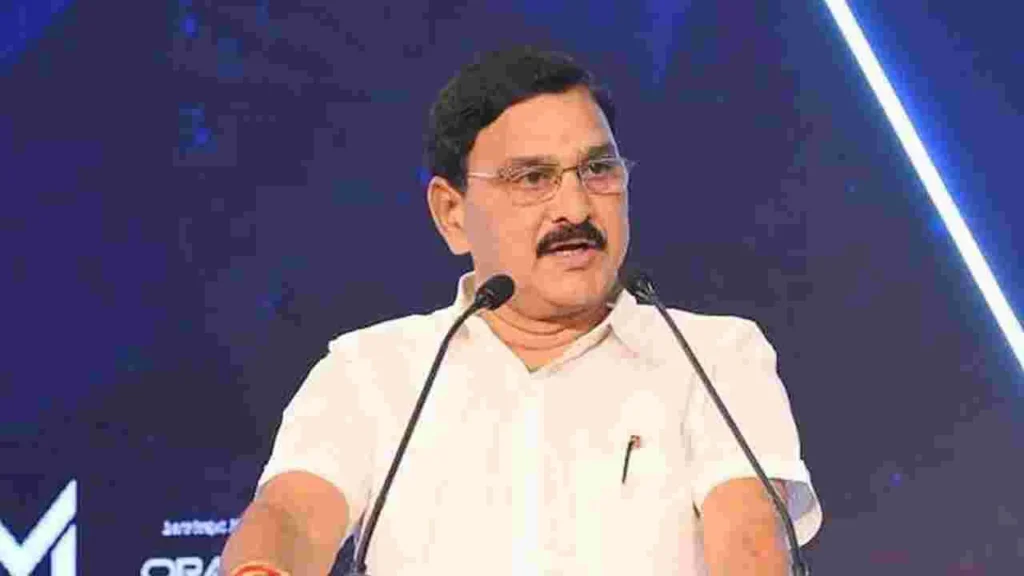 విశాఖ ఉక్కును ప్రైవేటీకరించే ఆలోచనే లేదు విశాఖ ఉక్కును ప్రైవేటీకరించే ఆలోచనే లేదు