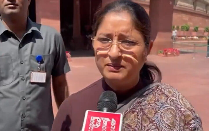 అలహాబాద్ హైకోర్టు న్యాయమూర్తి తీర్పుపై కేంద్ర మంత్రి ఆగ్రహం