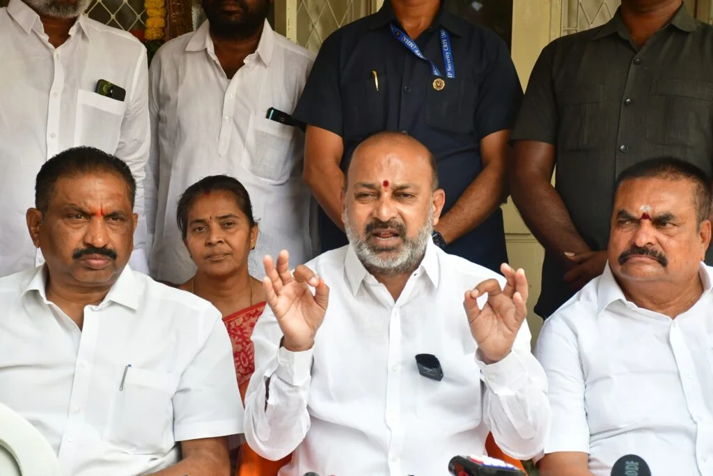 కాంగ్రెస్ నేతలకు కరప్షన్ వైరస్