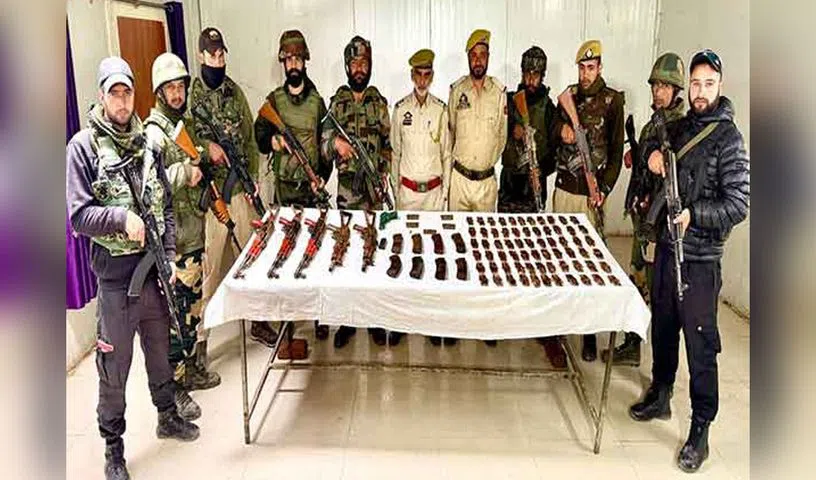 కుప్వారా జిల్లాలో భారీగా ఆయుధాలు స్వాధీనం