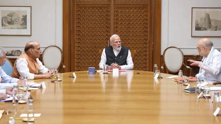 పహల్గాం ఉగ్రదాడికి ప్రతీకారంగాపాక్ పై దౌత్యపర చర్యలు