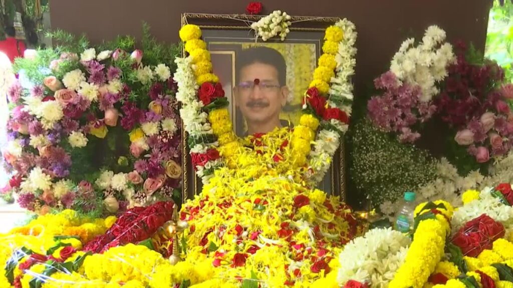 ఉగ్రదాడిలో ప్రాణాలు కోల్పోయిన చంద్రమౌళి అంత్యక్రియలు ఉగ్రదాడిలో ప్రాణాలు కోల్పోయిన చంద్రమౌళి అంత్యక్రియలు