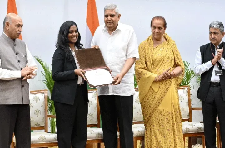 అణ్వాయుధ క్షిపణిగా సుప్రీంకోర్టుకు ప్రత్యేకాధికారులు