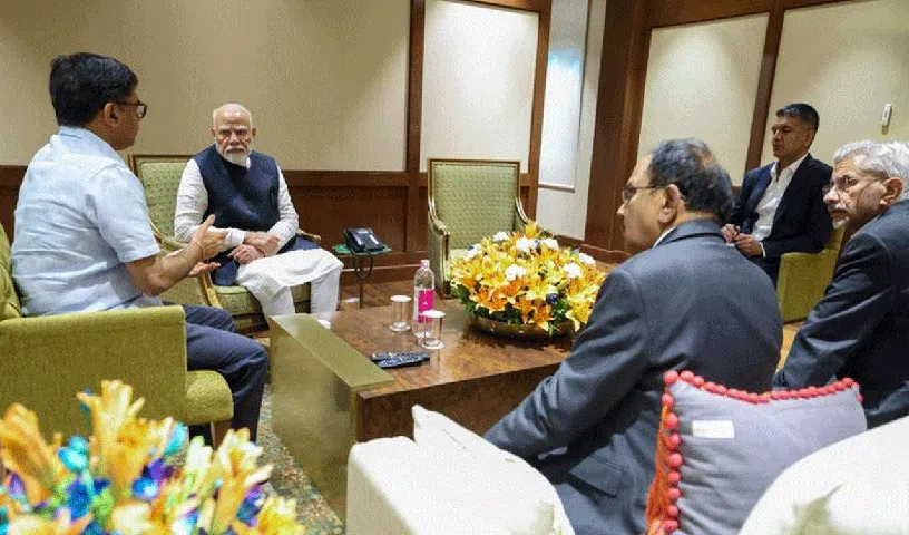 ఢిల్లీ విమానాశ్రయంలోనే ఉగ్రదాడిపై ప్రధాని సమీక్ష