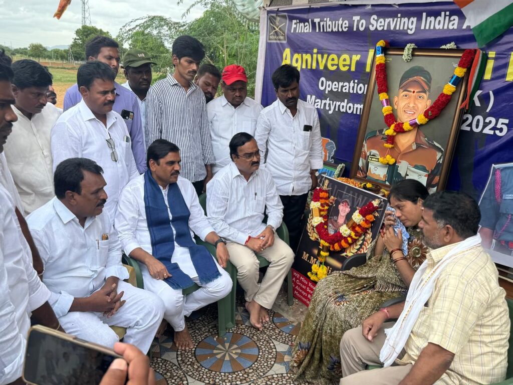 రాష్ట్ర స్థాయి మురళి నాయక్ “యువ పురస్కారం” ప్రకటించాలి రాష్ట్ర స్థాయి మురళి నాయక్ “యువ పురస్కారం” ప్రకటించాలి