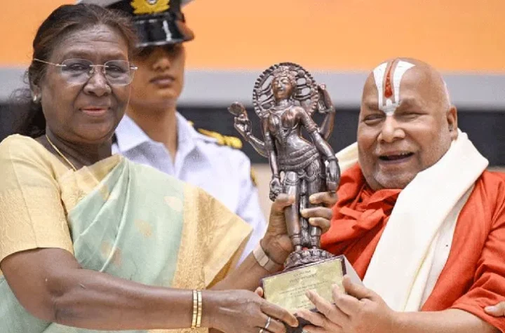 జ‌గ‌ద్గురు స్వామి రామ‌భ‌ద్రాచార్య‌కు జ్ఞాన‌పీఠ అవార్డు