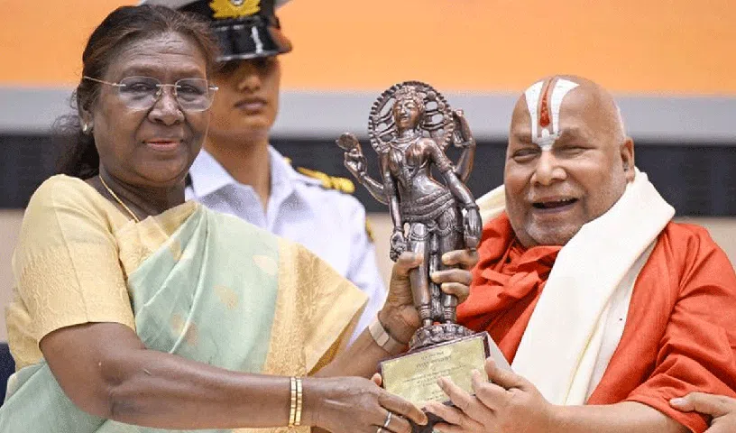 జగద్గురు స్వామి రామభద్రాచార్యకు జ్ఞానపీఠ అవార్డు జగద్గురు స్వామి రామభద్రాచార్యకు జ్ఞానపీఠ అవార్డు