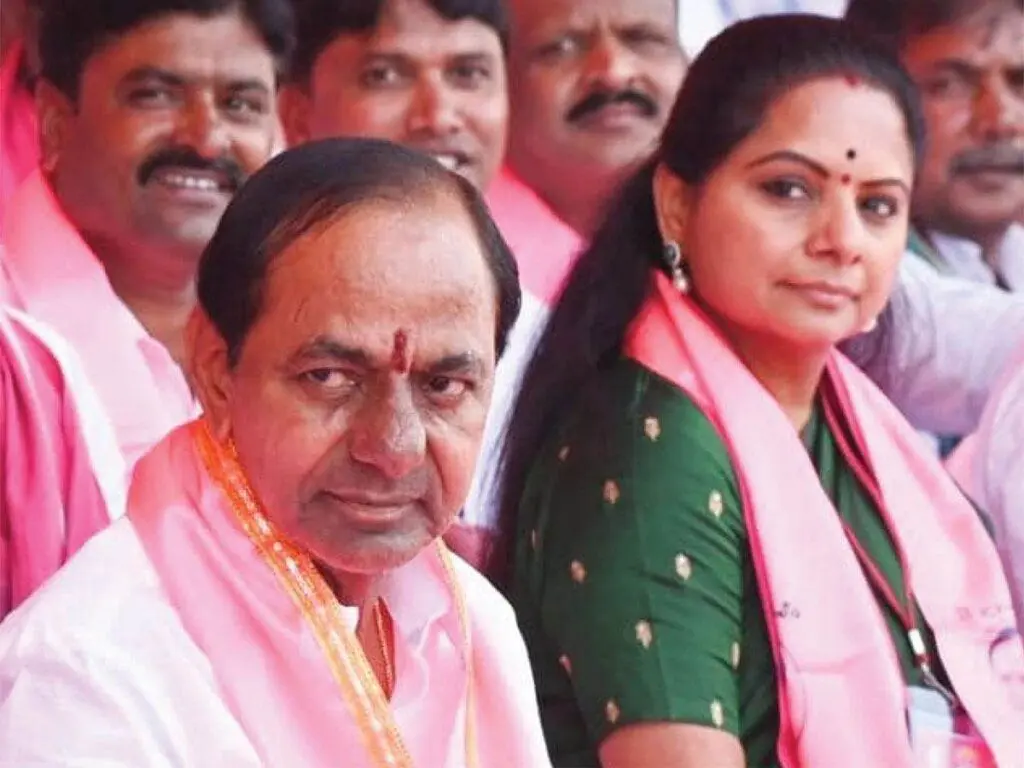 కవితతో కేసీఆర్ రాయబారం విఫలం! కవితతో కేసీఆర్ రాయబారం విఫలం!
