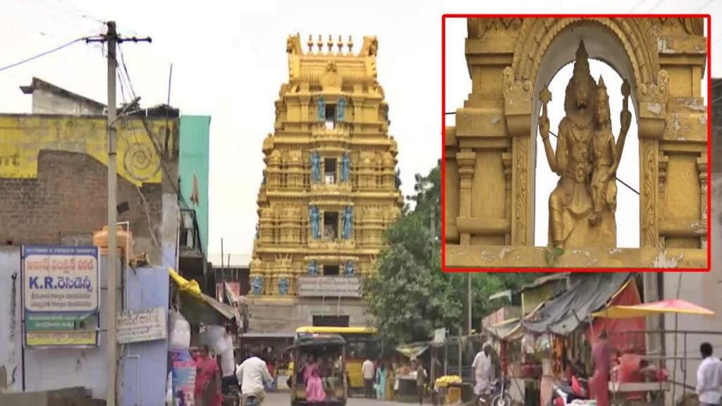 కదిరి ఆలయంలోకి రాజగోపురం నుండి మురికినీరు  