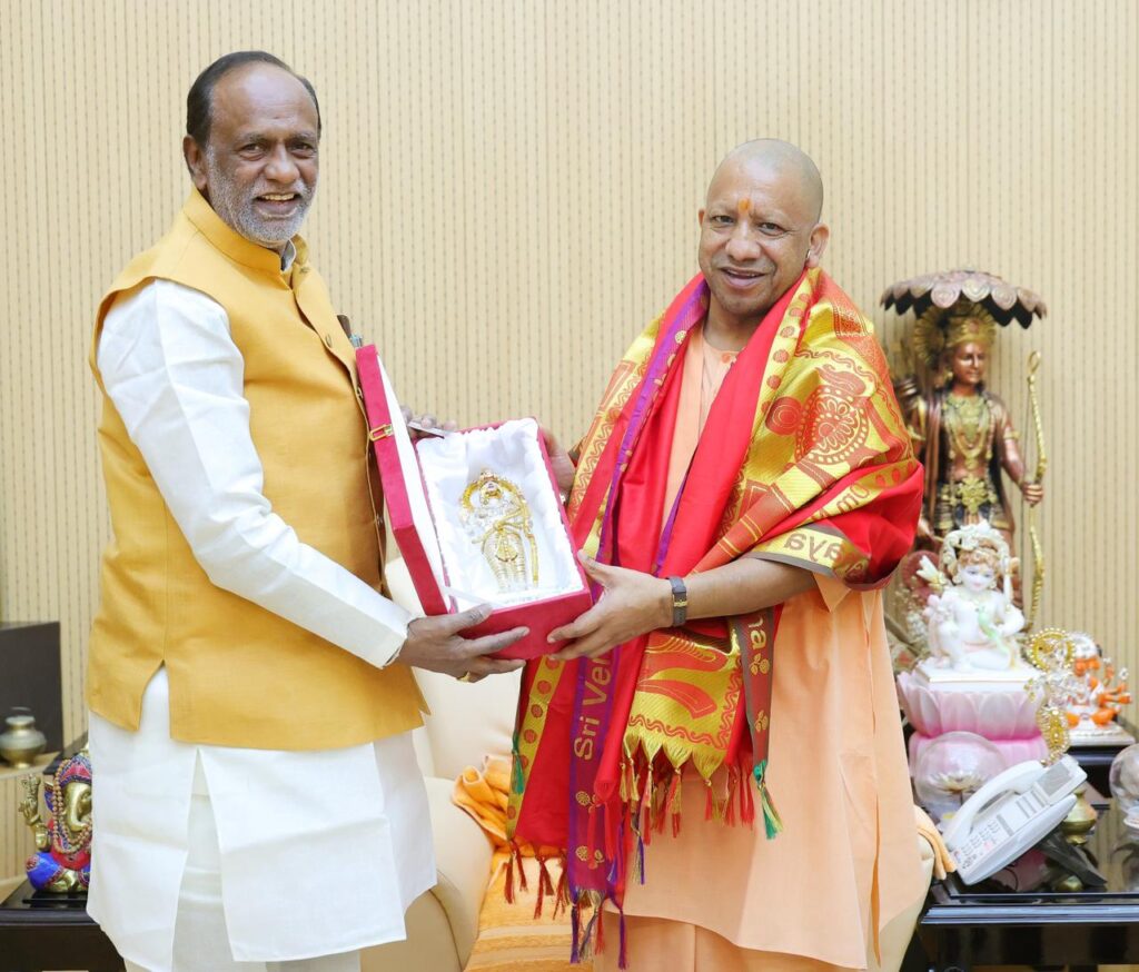 తెలుగు భక్తుల కోసం అయోధ్య, కాశీలో భూమి కేటాయించండి