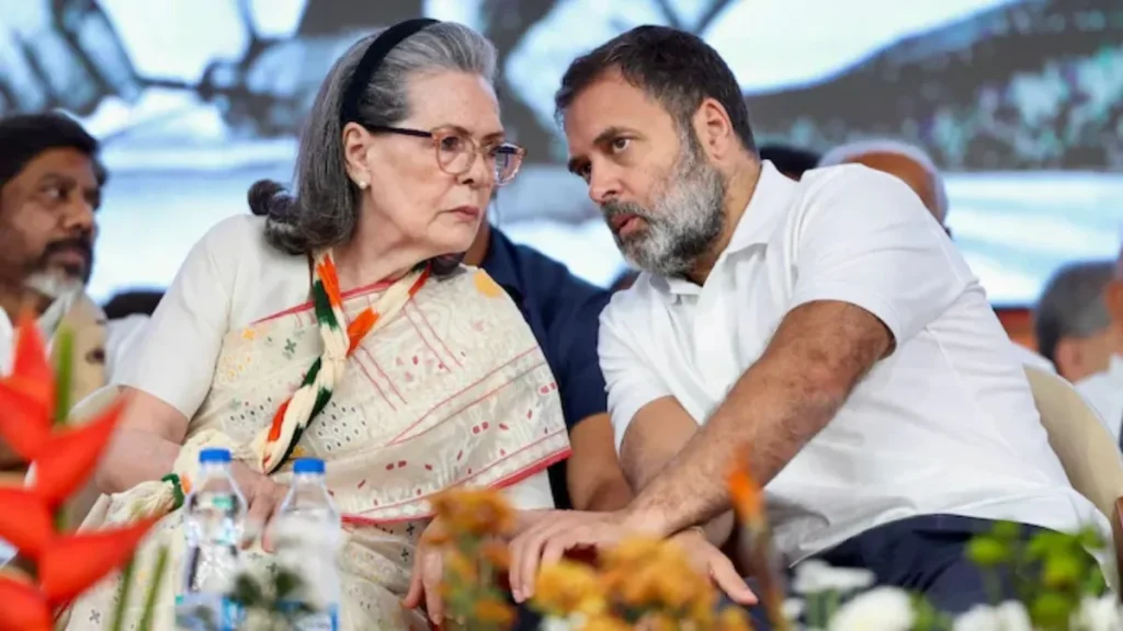 సోనియా, రాహుల్ లకు ఢిల్లీ కోర్టు నోటీసులు