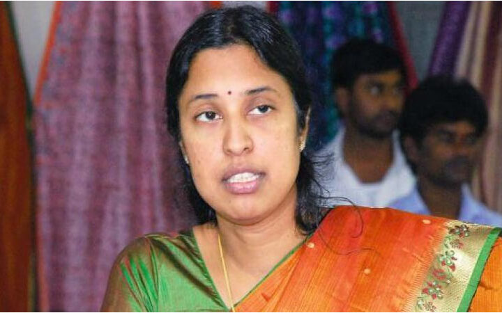 ఐఎఎస్ అధికారిణి శ్రీలక్ష్మికి ‘సుప్రీం’లో చుక్కెదురు