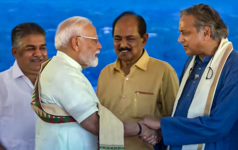 కాంగ్రెస్ వద్దన్నా శశిథరూర్‌ను ఎంపిక చేసిన