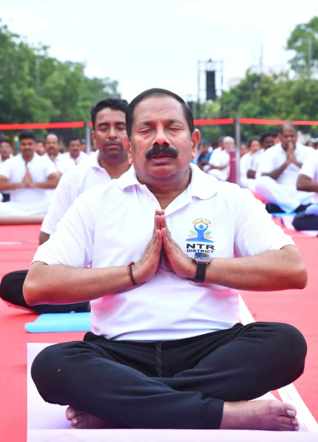 ఆరోగ్య ఆనంద స్వర్ణాంధ్రకు యోగాంధ్ర ఆరోగ్య ఆనంద స్వర్ణాంధ్రకు యోగాంధ్ర