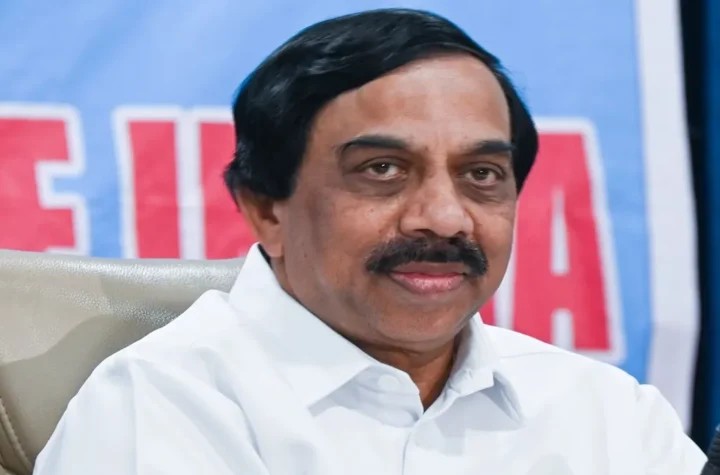 సీఎం సిద్ధరామయ్య పొలిటికల్‌ సెక్రటరీపై వేటు