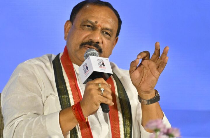 కాంగ్రెస్‌లో కేసిఆర్ కోవర్టు టిపిసిసి అధ్యక్షుడే