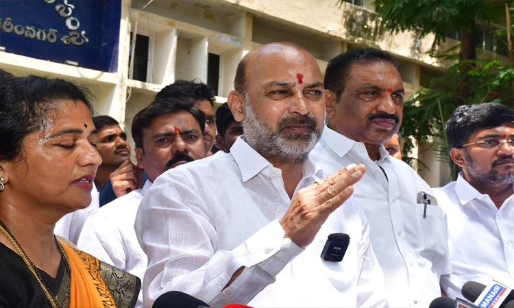 బిఆర్ఎస్ నేతలే బీజేపీలో విలీన ప్రయత్నాలు