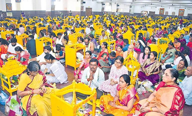 యాదగిరిగుట్ట ఆలయంలో వ్రతం ధరలు పెంపు యాదగిరిగుట్ట ఆలయంలో వ్రతం ధరలు పెంపు