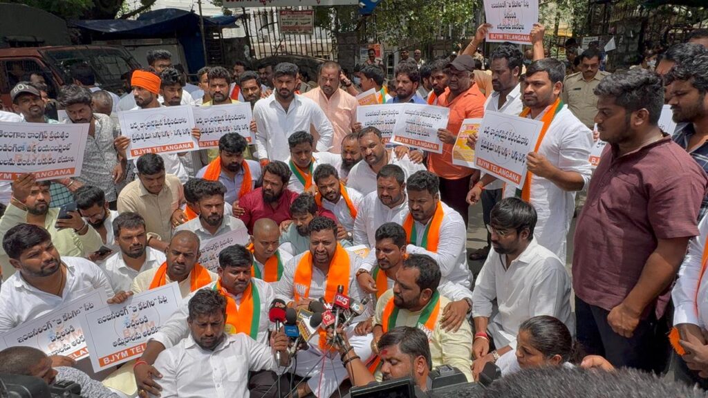 ఇంజనీరింగ్ కళాశాలల్లో డొనేషన్లపై యువమోర్చ ఆందోళన