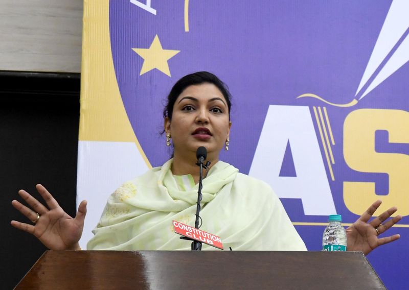 ఆప్‌ ఎమ్మెల్యే అన్మోల్ గగన్ మాన్ రాజీనామా