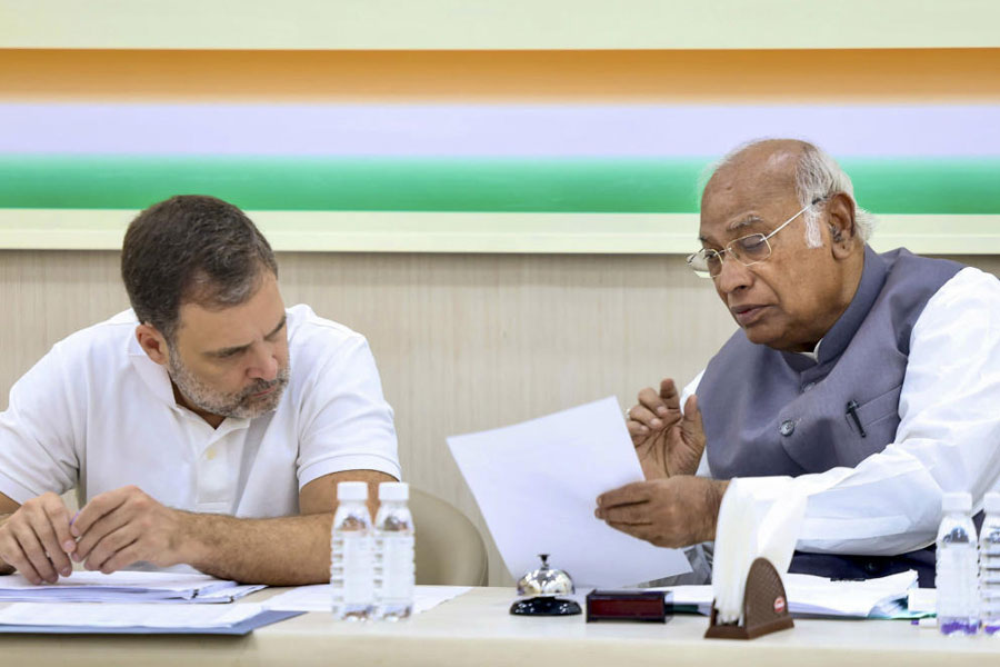 కాంగ్రెస్ రూ. 199 కోట్లకు పన్ను కట్టాల్సిందే