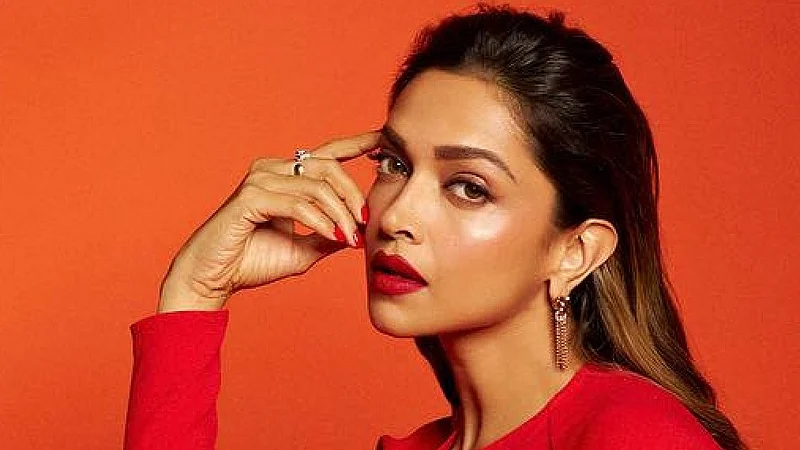 హాలీవుడ్‌ వాక్‌ ఆఫ్‌ ఫేమ్‌ స్టార్‌ గా దీపికా పదుకొణె