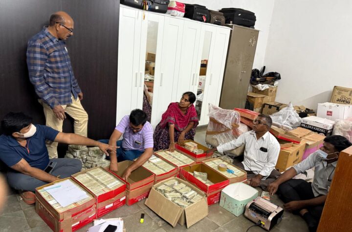 శంషాబాద్‌ లో మద్యం కుంభకోణం నగదు డంప్‌