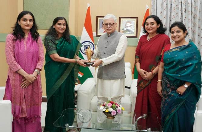 తెలంగాణ గవర్నరుతో మిషన్ కర్మయోగి బృందం భేటీ