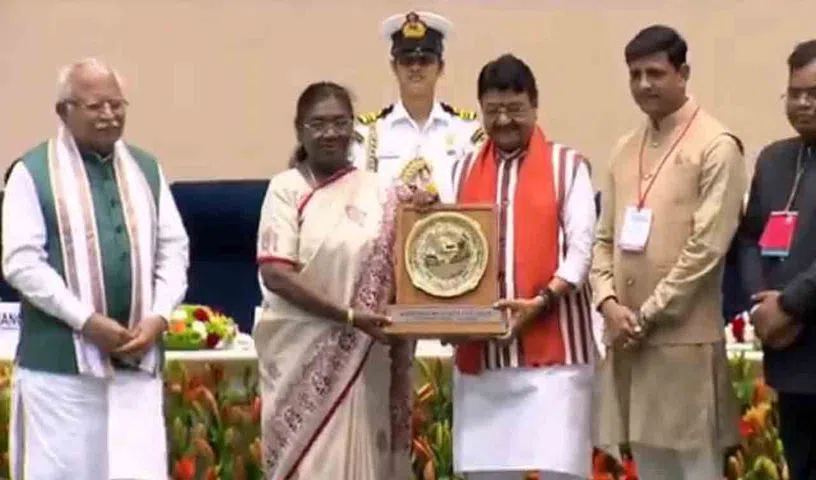 ఎనిమిదోసారి ఇండోర్‌ కు స్వచ్ఛ స‌ర్వేక్షన్ అవార్డు