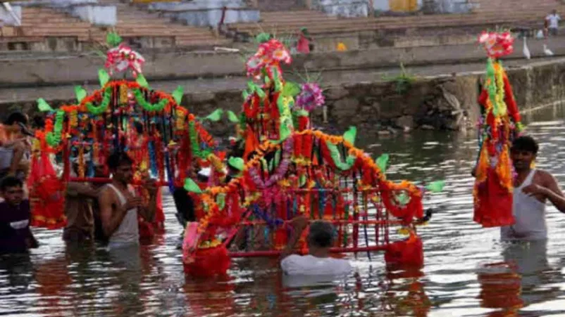 వేలాదిమంది గంగాజలం సేకరణతో కన్వర్ యాత్ర ప్రారంభం