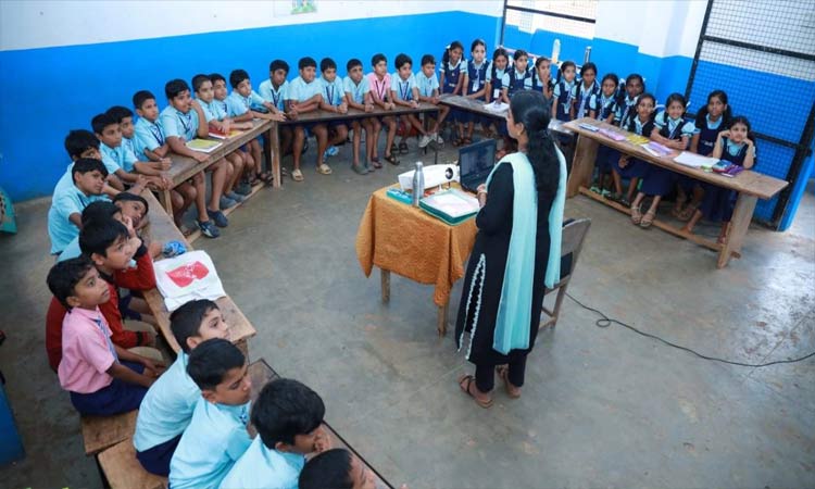 కేరళ పాఠశాలలోవెనుక సీటు విద్యార్థులు ఉండరు