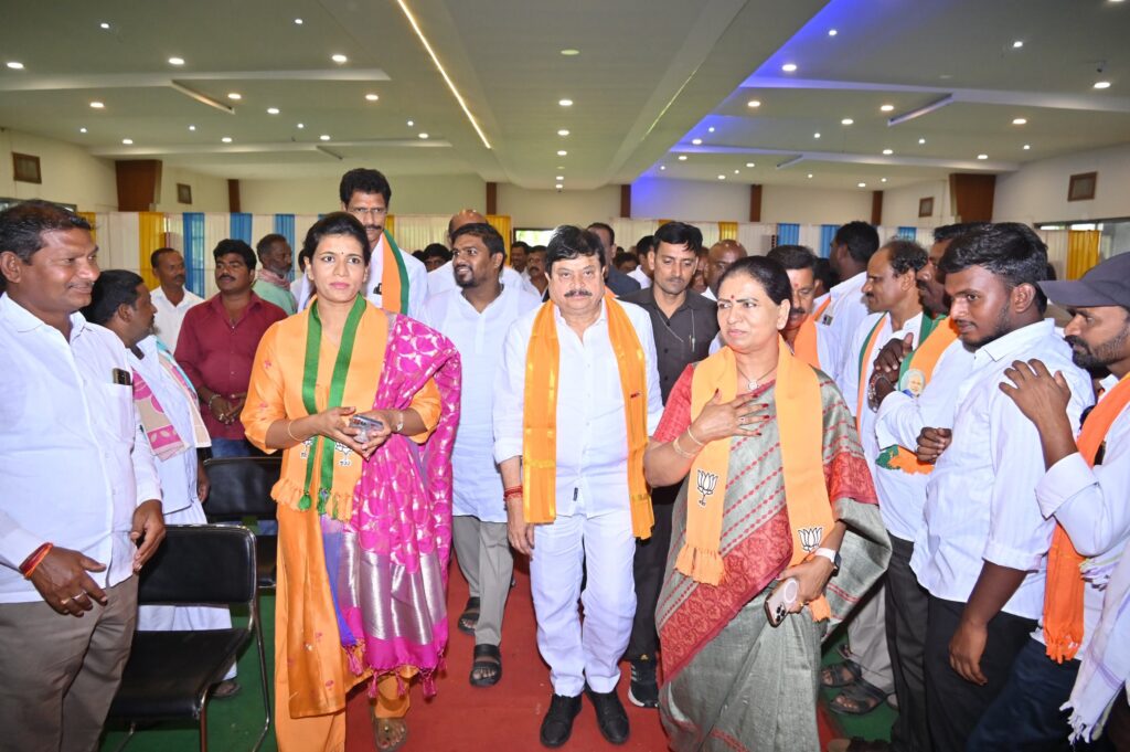 కేంద్రాన్ని అప్రతిష్టపాలు చేసేందుకే కుత్రిమ ఎరువుల కొరత