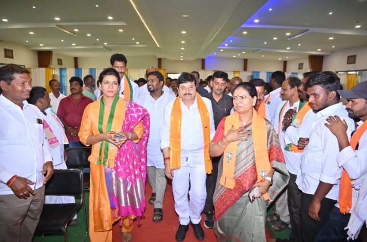 కేంద్రాన్ని అప్రతిష్టపాలు చేసేందుకే కుత్రిమ ఎరువుల కొరత