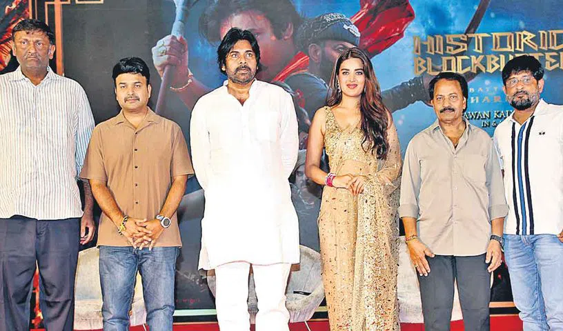 మొఘల్‌ చరిత్రను తిప్పి చూడాలి