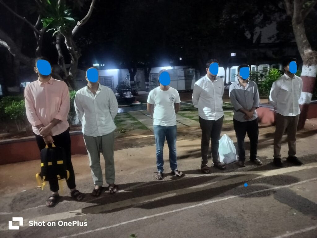 డ్రగ్స్ నిందితుల్లో ఇద్దరు పోలీసుల కుమారులు