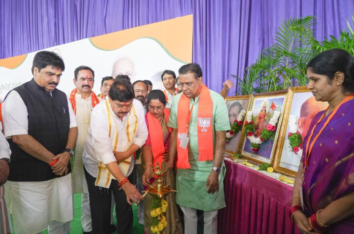 బిజెపి అధికారంలోకి రావాలని తెలుగు ప్రజలు కోరుకుంటున్నారు