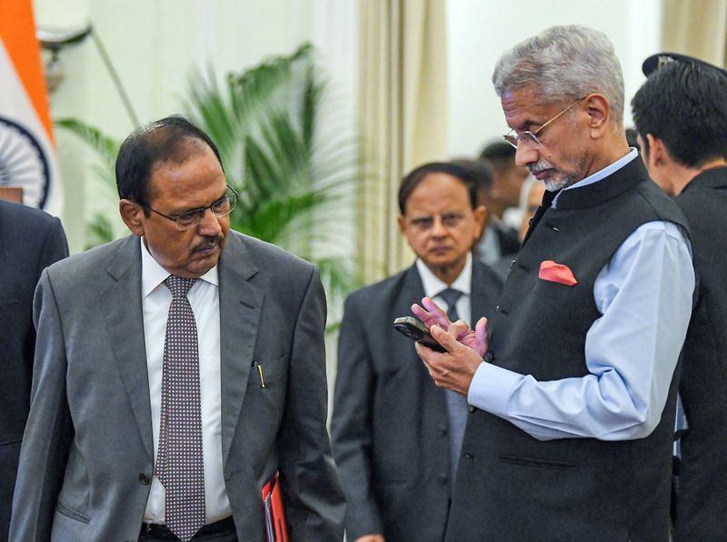 ట్రంప్ సుంకాల బెదిరింపులు… దోవల్, జైశంకర్ రష్యా పర్యటన! ట్రంప్ సుంకాల బెదిరింపులు… దోవల్, జైశంకర్ రష్యా పర్యటన!
