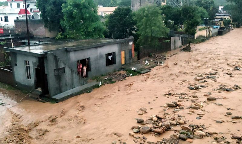 జమ్ముకశ్మీర్‌లో మరోసారి జల ప్రళయం.. ఏడుగురు మృతి