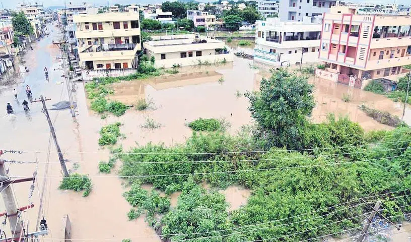 తెలంగాణాలో వరద పరిస్థితులపై రాజ్‌నాథ్, నడ్డా ఆరా!