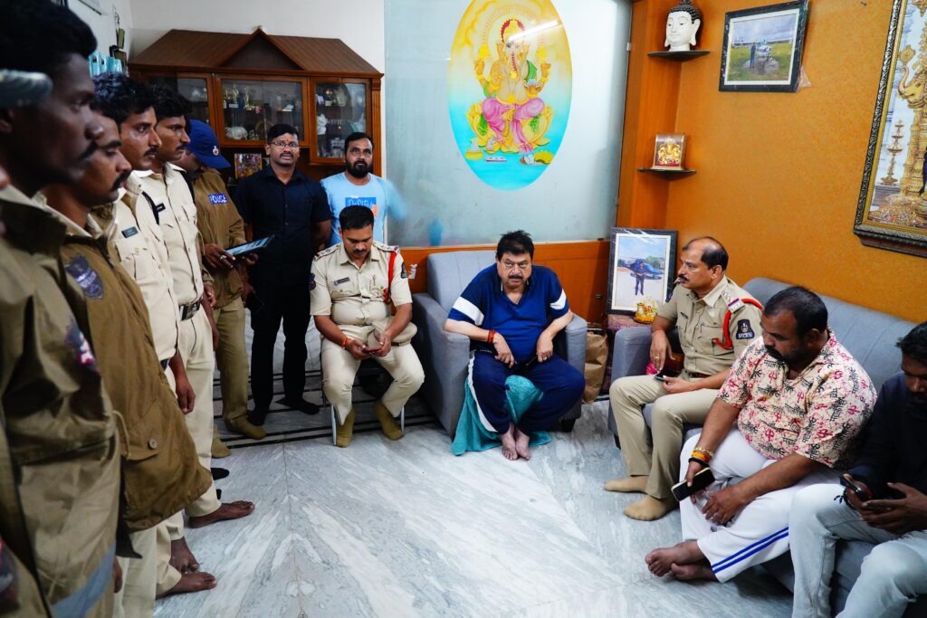 బిజెపి తెలంగాణ అధ్యక్షులు రాంచందర్ రావు గృహనిర్బంధం