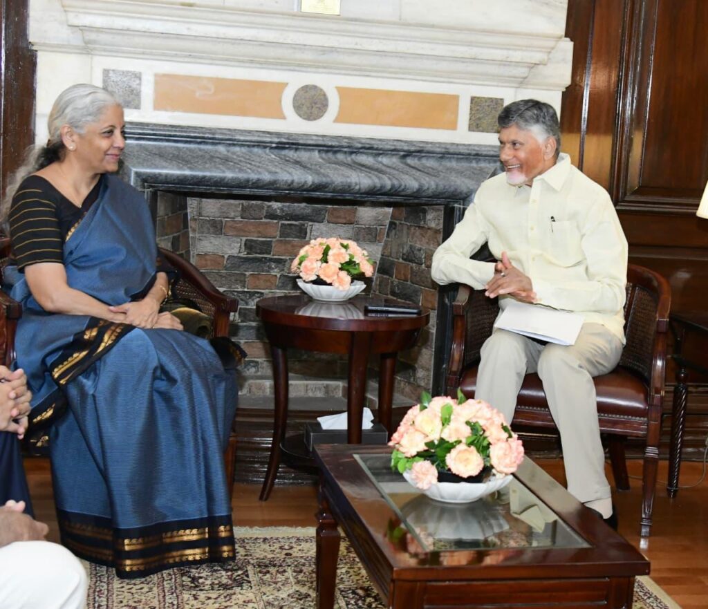 కీలక ప్రాజెక్టులకు అదనంగా రూ.5,000 కోట్లు కోరిన చంద్రబాబు