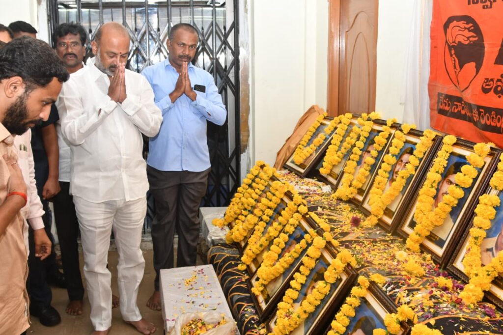 నక్సల్స్ తో చర్చలు జరపాలనడం హాస్యాస్పదం