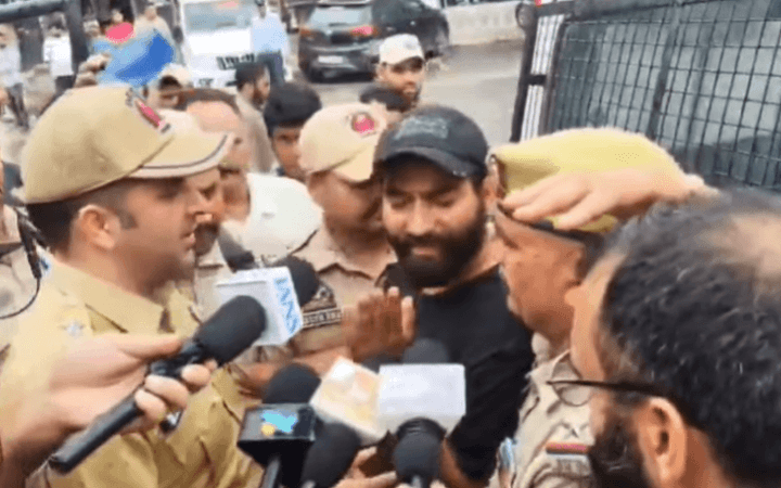 జమ్ముకాశ్మీర్‌లో ఆప్‌ ఎమ్మెల్యే అరెస్ట్